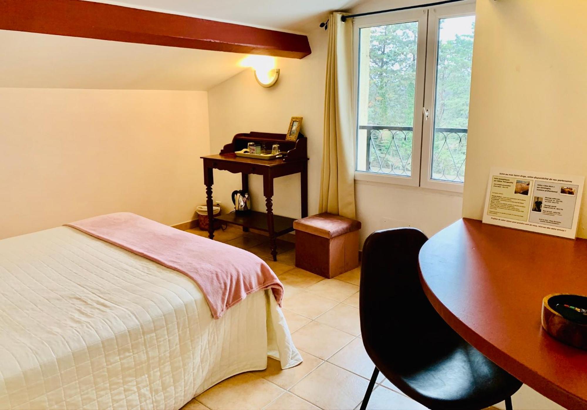 Mas Saint-Ange Bed & Breakfast Lunel  Room photo