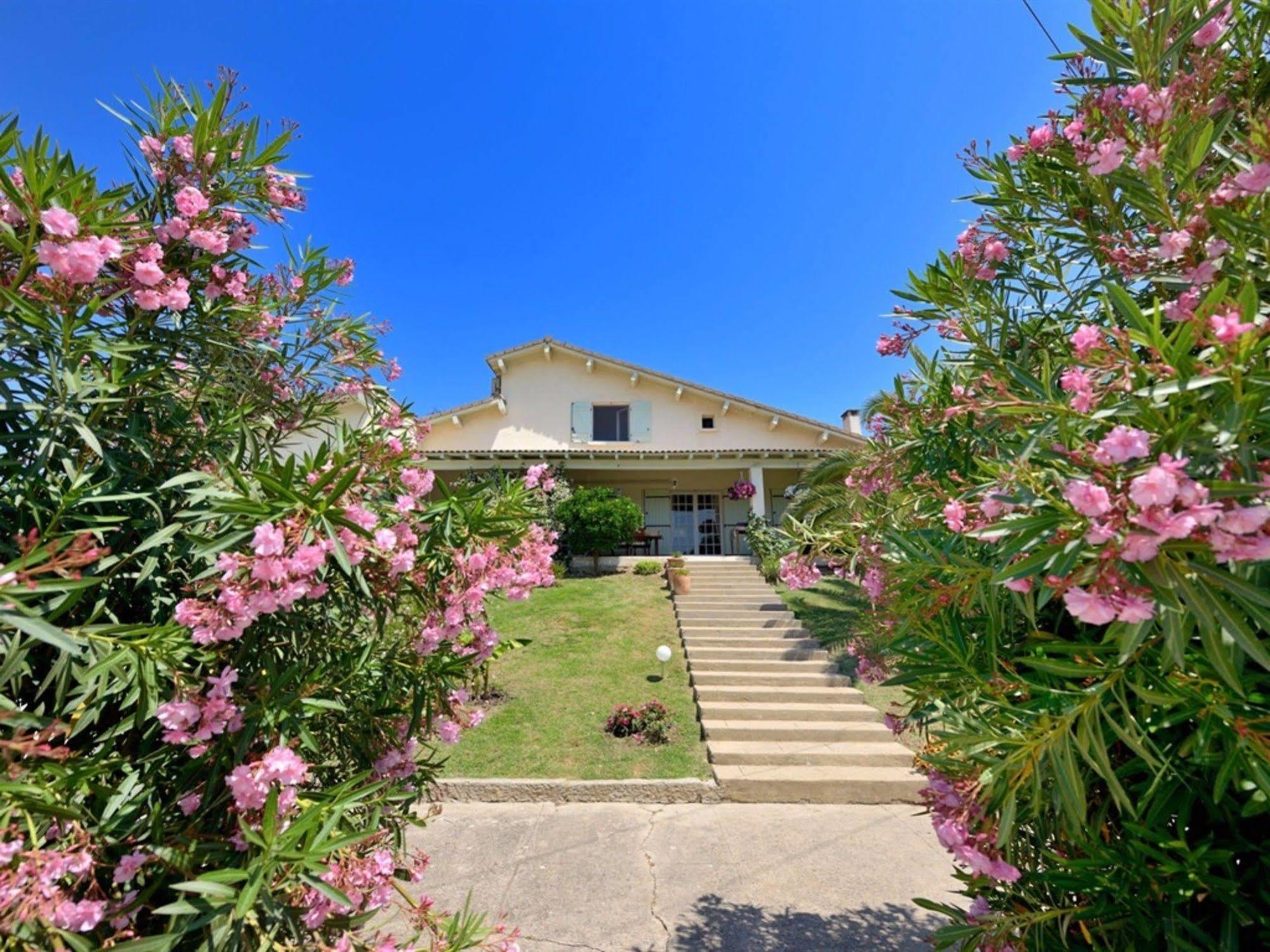 Mas Saint-Ange Bed & Breakfast Lunel  Exterior photo